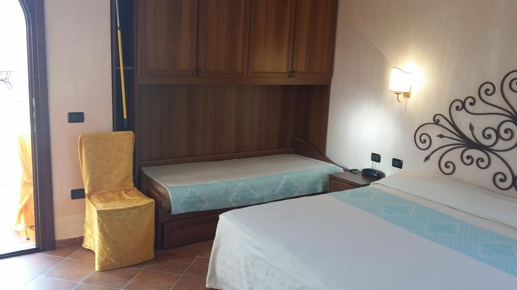 Hotel Ristorante La Tana Di Li Mazzoni Trinita d'Agultu e Vignola Luaran gambar