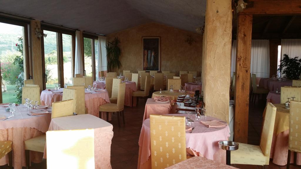 Hotel Ristorante La Tana Di Li Mazzoni Trinita d'Agultu e Vignola Bilik gambar