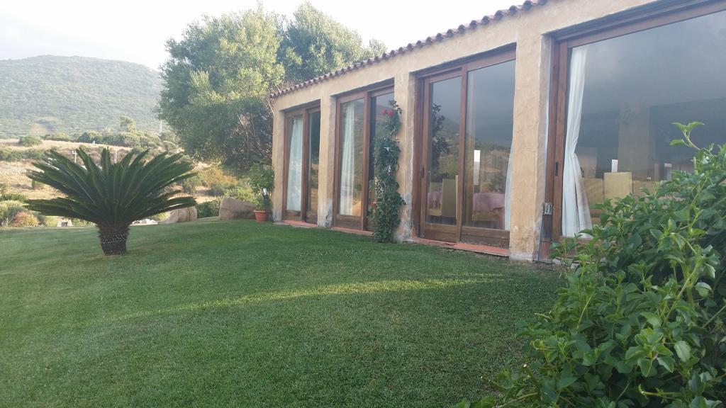 Hotel Ristorante La Tana Di Li Mazzoni Trinita d'Agultu e Vignola Luaran gambar