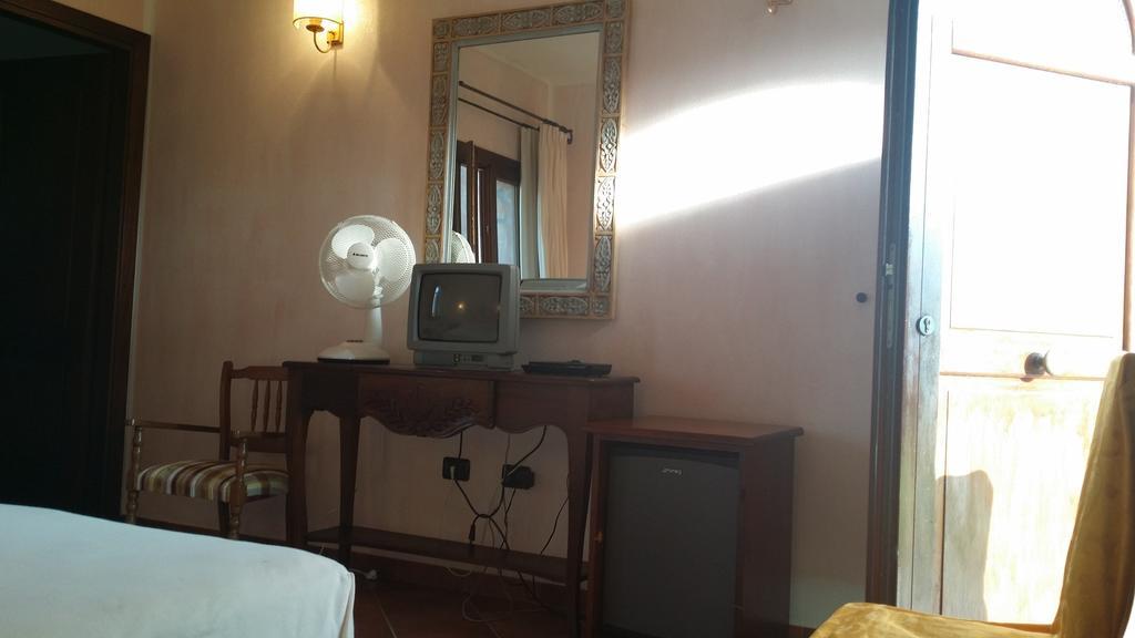 Hotel Ristorante La Tana Di Li Mazzoni Trinita d'Agultu e Vignola Luaran gambar